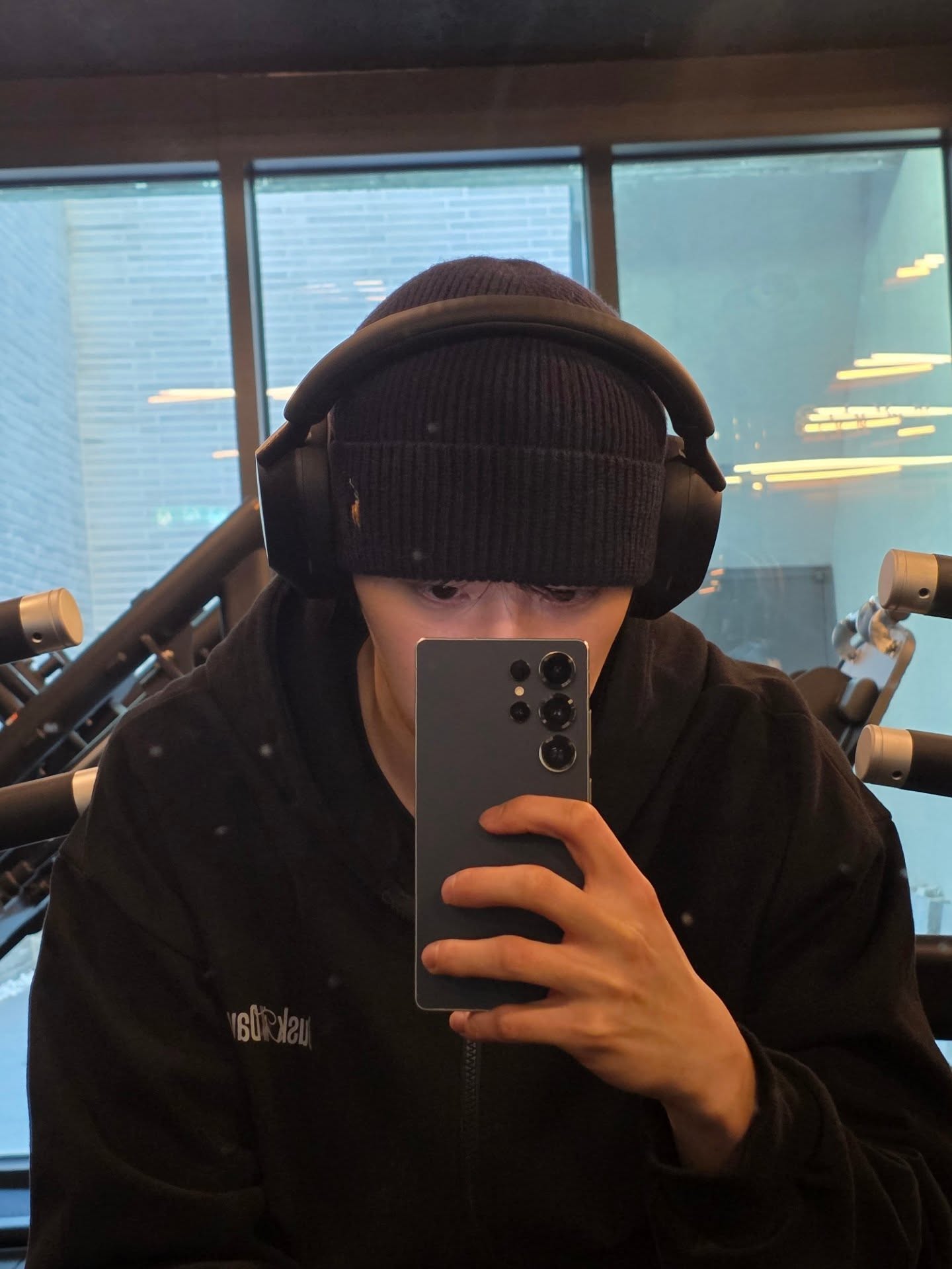 MOJqDI