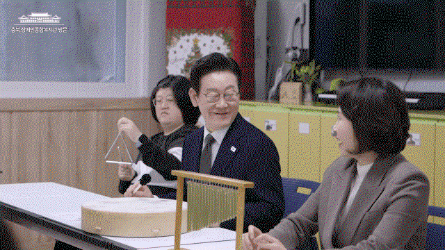 MZbKot.gif