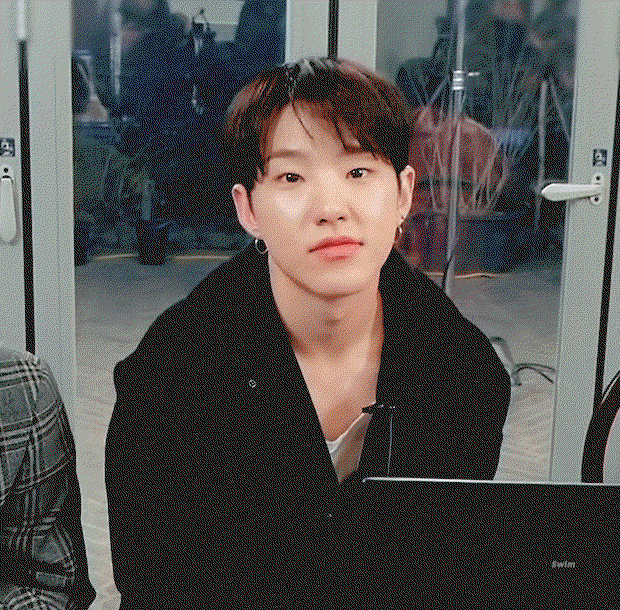 MjQmLD.gif