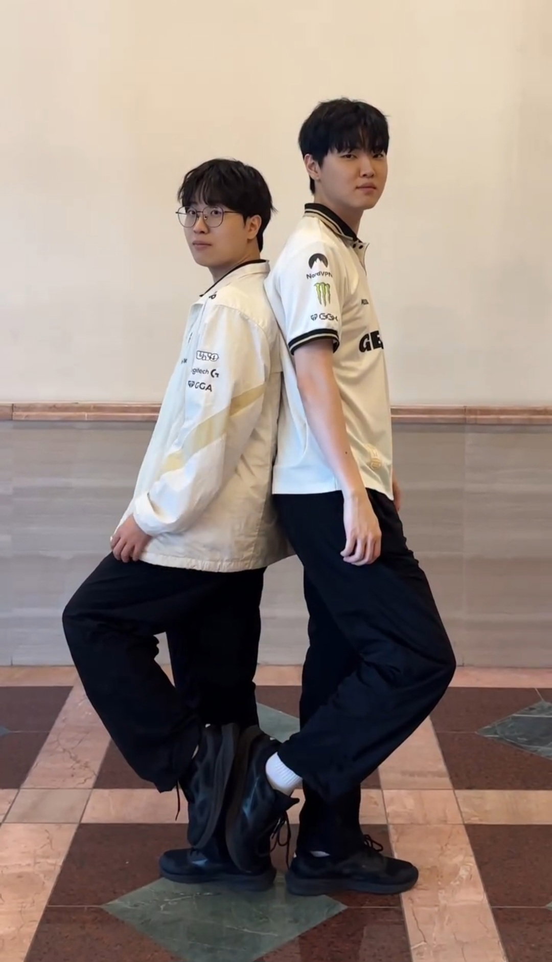MkboHT