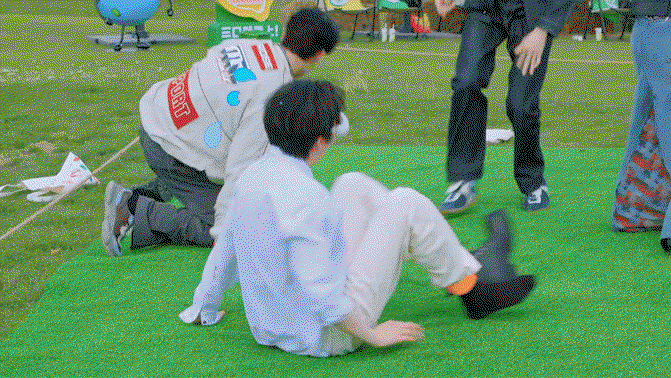 MkjJzn.gif