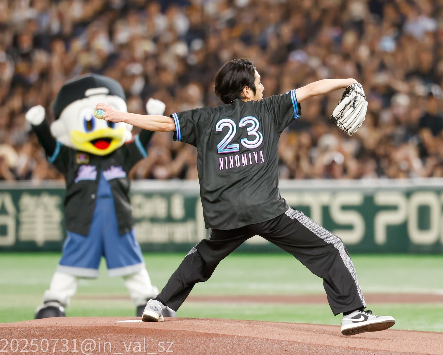 MlaZYv