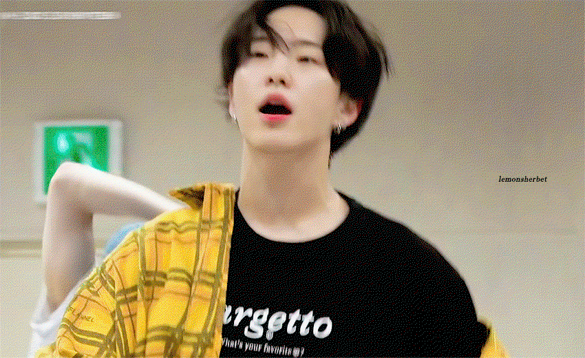 MoSxKN.gif
