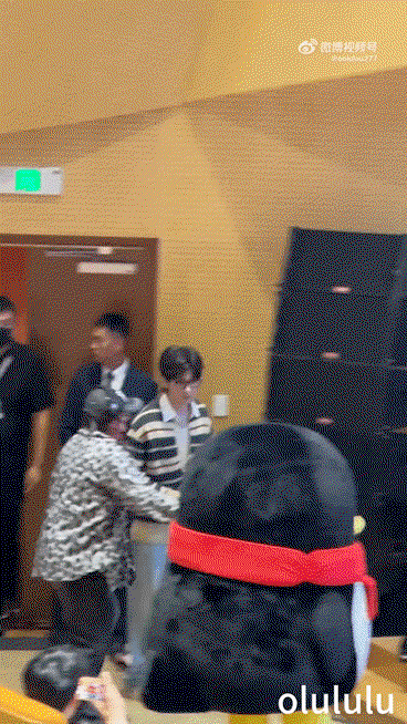 MpHRHq.gif