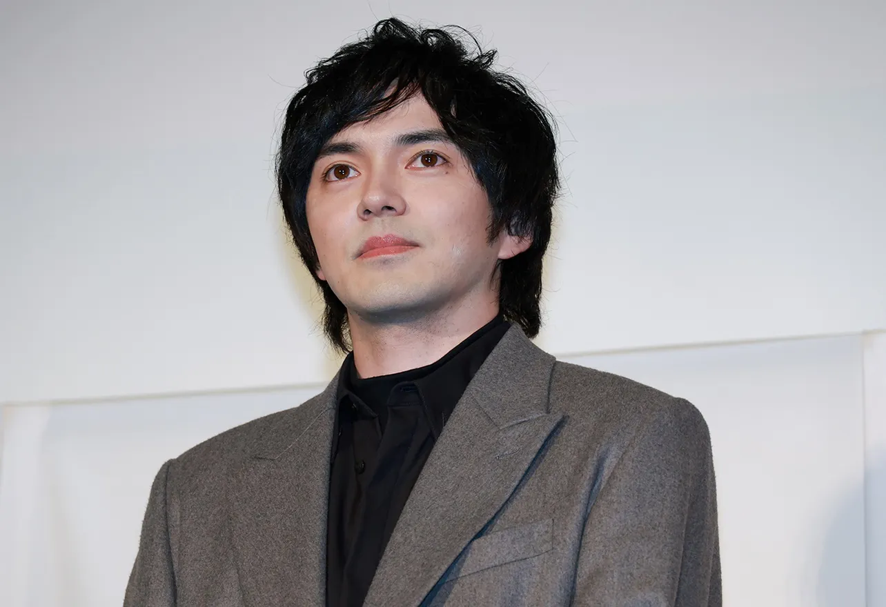 더쿠 - 영화 「이웃 X ‐의혹의 그녀‐」 완성 피로 무대 인사 - 우에노 쥬리, 하야시 켄토, 쿠마자와 나오토 감독