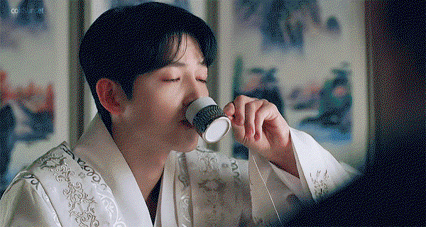 NGMKkg.gif