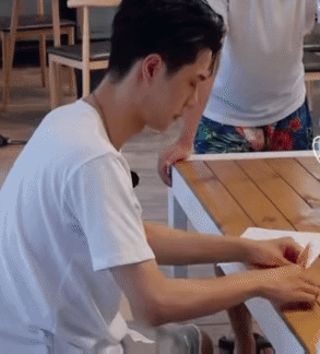 NVbzVa.gif