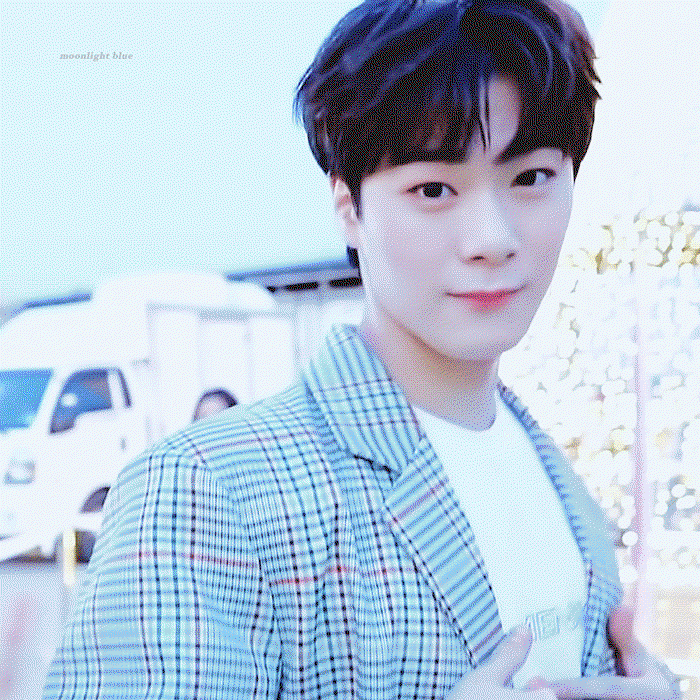 NjxZXm.gif