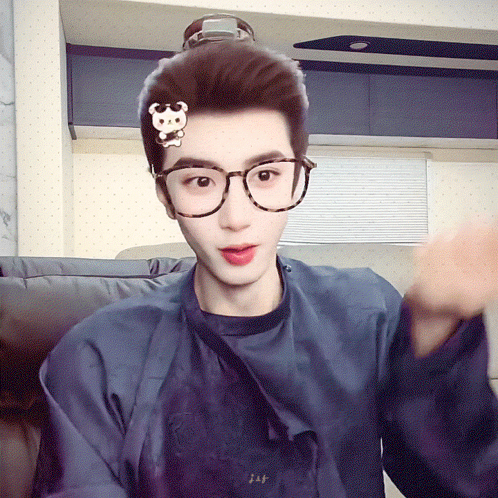 NqwQjR.gif
