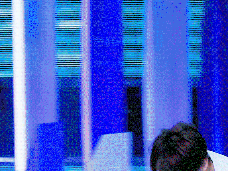 ODcmMd.gif