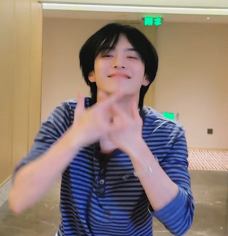 OOXBkh.gif