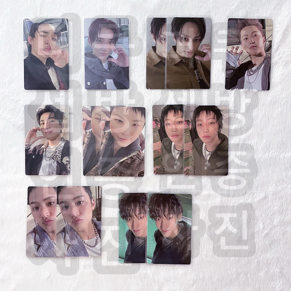 위버스 4셋트산거 특전 나는 반반이넼ㅋㅋ큐ㅠㅠㅠ