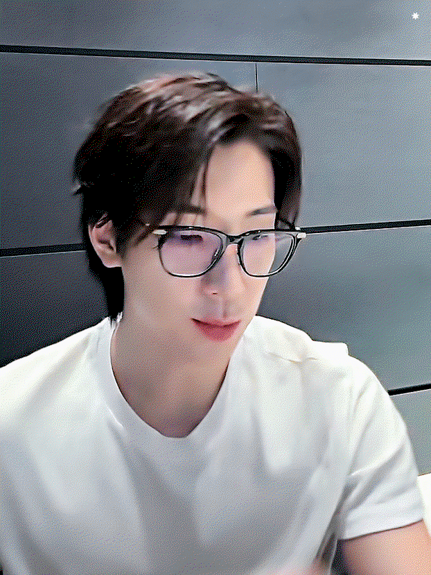 OukGyx.gif