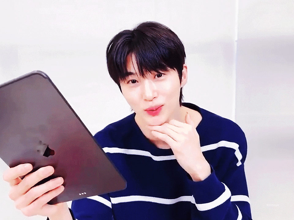 PNXJuT.gif