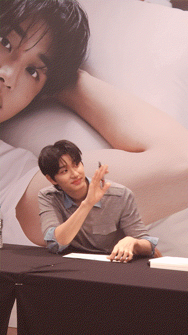 QAxlFW.gif