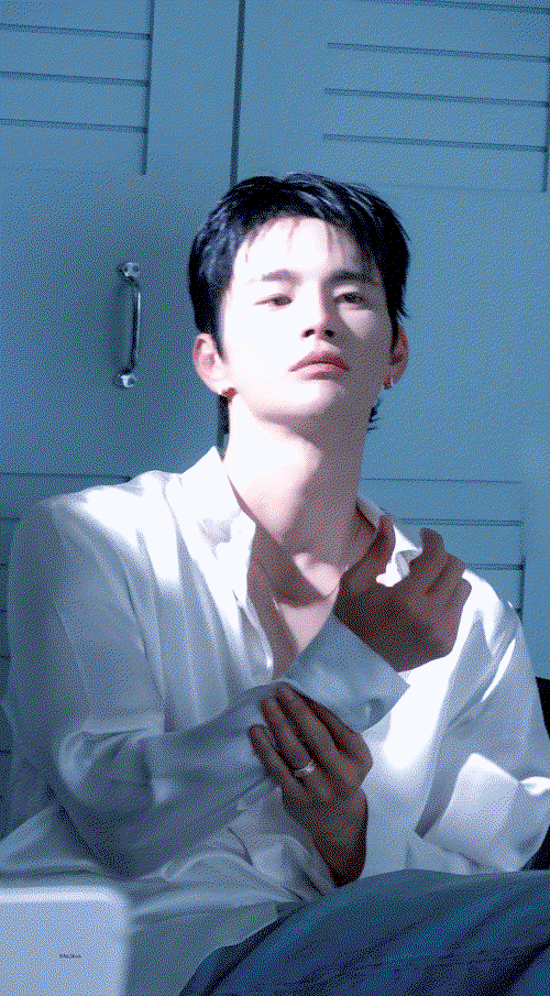 QNjekI.gif