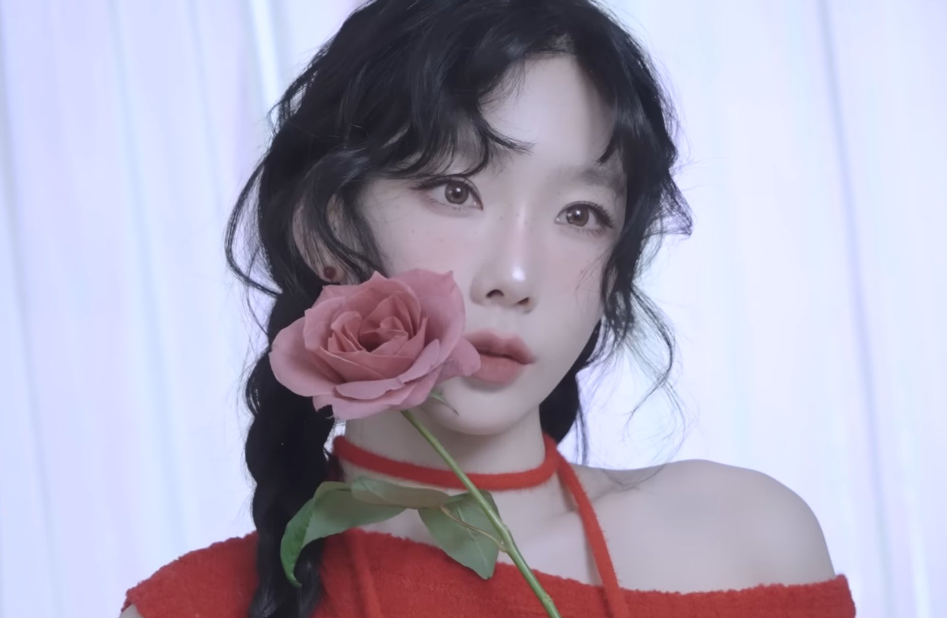 더쿠 - 오래있던 헤메샵 바꾸고 팬들반응 폭발한 태연 최근 헤메코.jpg