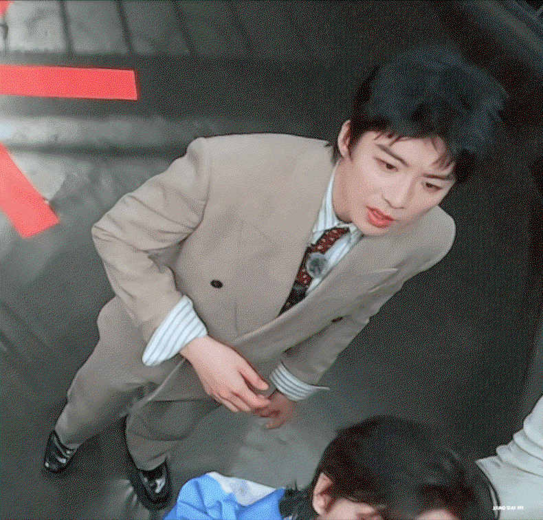 QYUUPY.gif