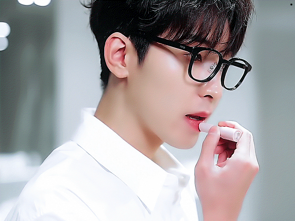 QjyFJd.gif