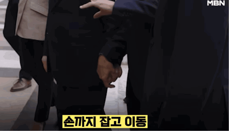 QkzGZo.gif