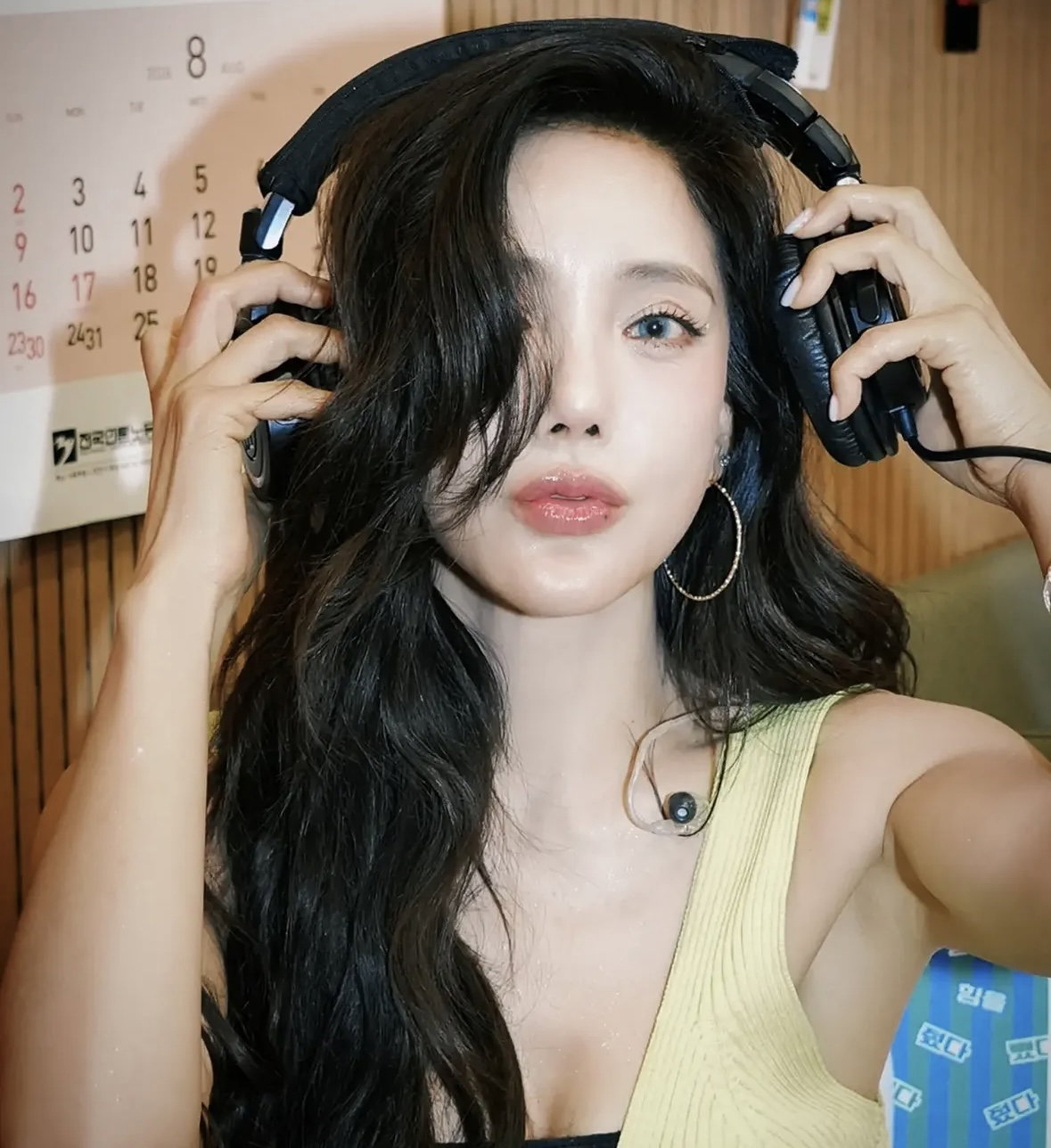 QuHyFM