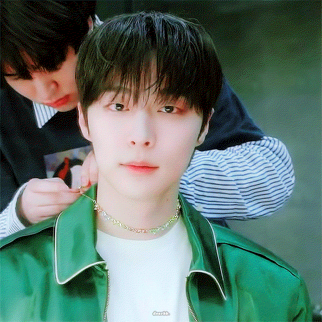 Qxcsmy.gif