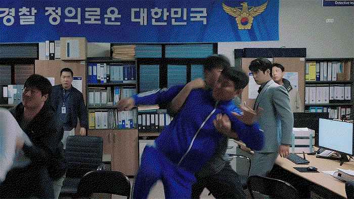 QyQTKN.gif