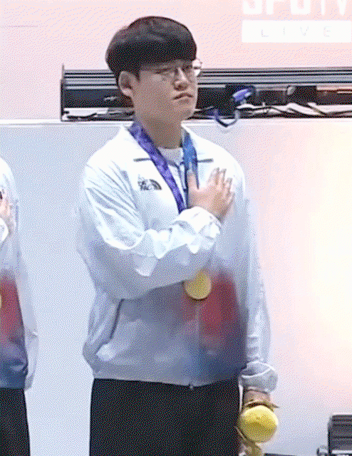 QzVJVq.gif