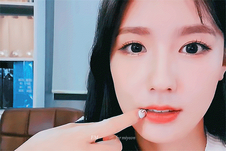 QzcOjH.gif