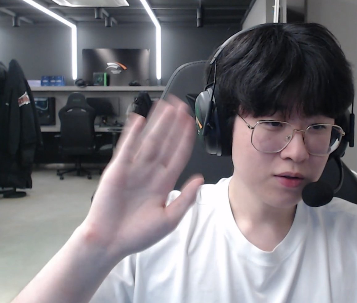 RHyUXi