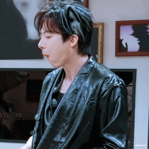 RWbWCX.gif
