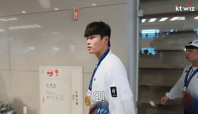RoKPHu.gif