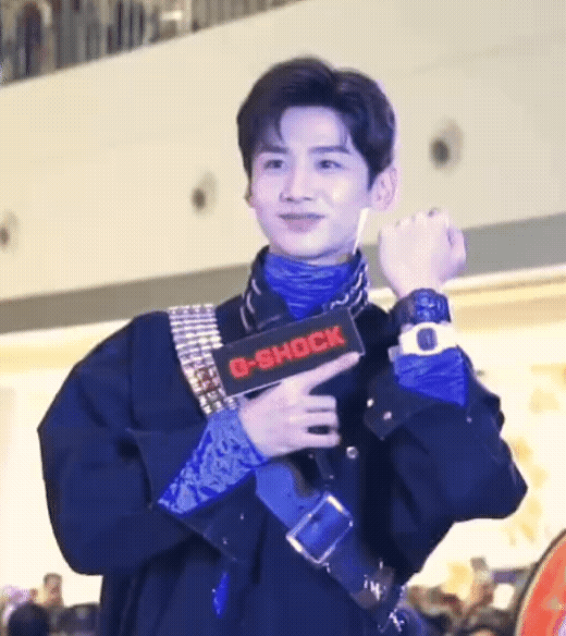 RvkkYL.gif