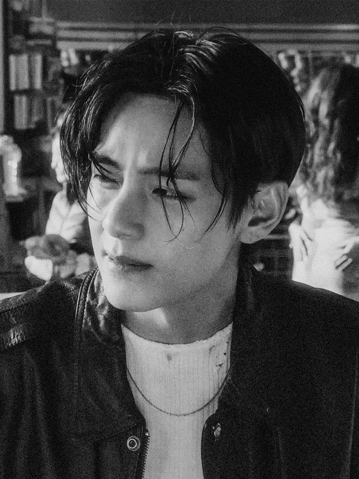 더쿠 아진짜 개잘생겼네