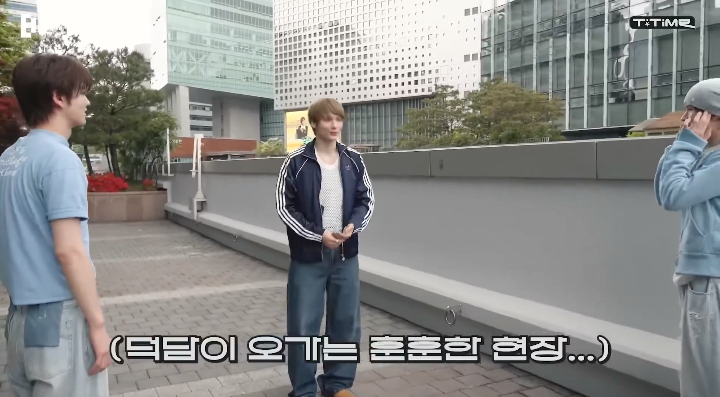 카이선배님 덕담 나누는데 이 거리감 뭐에요ㅋㅋㅋㅋㅋ
