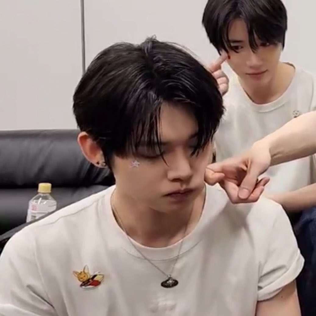 연준이 짱구볼 포옥 눌리는거 너무 귀엽다ㅠㅠ