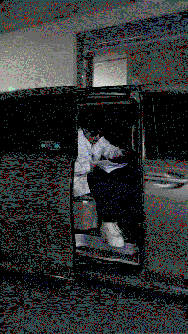 SuzBNv.gif