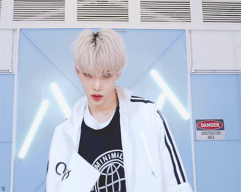 TAEBvU.gif