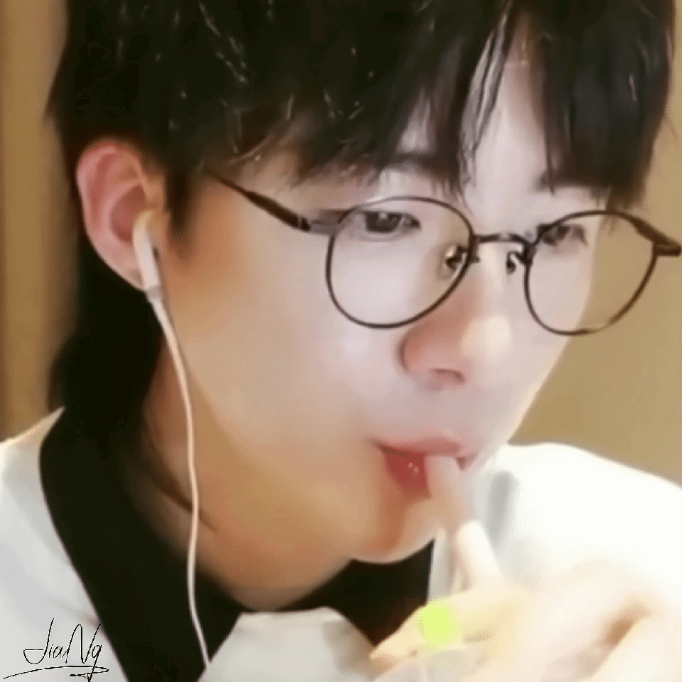 THpaPE.gif
