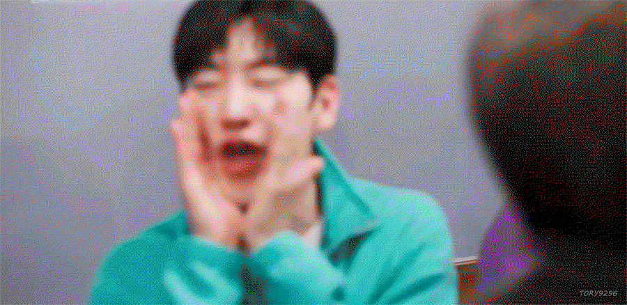 UNDwro.gif