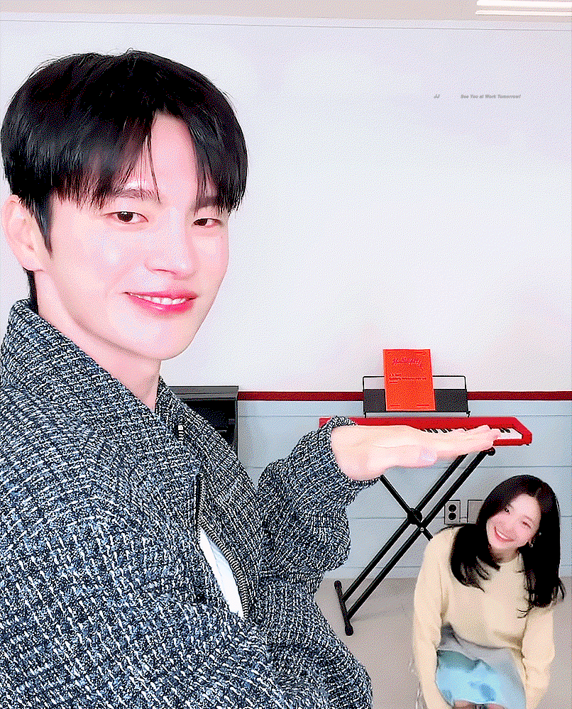 UTmYvY.gif