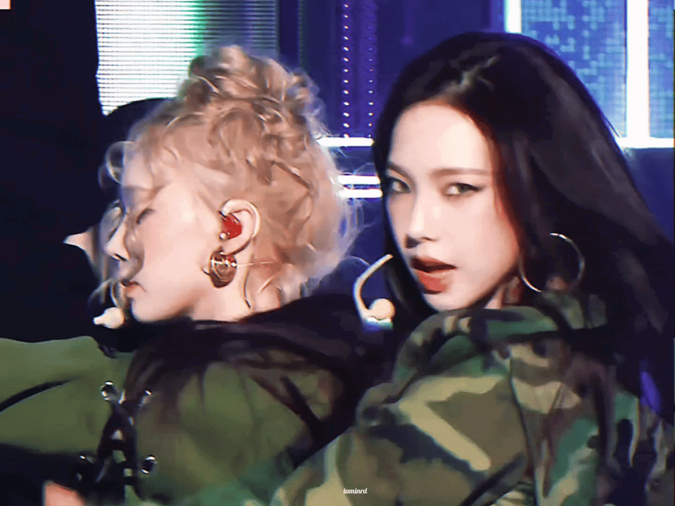 UUQWNX.gif