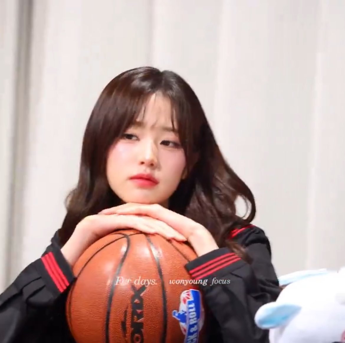 圖 張員瑛：你喜歡籃球嗎？