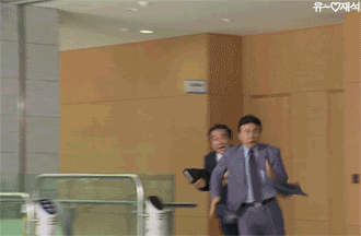UWNKXX.gif