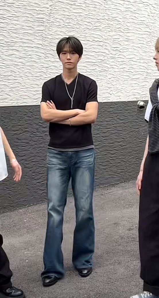 UWNzsX