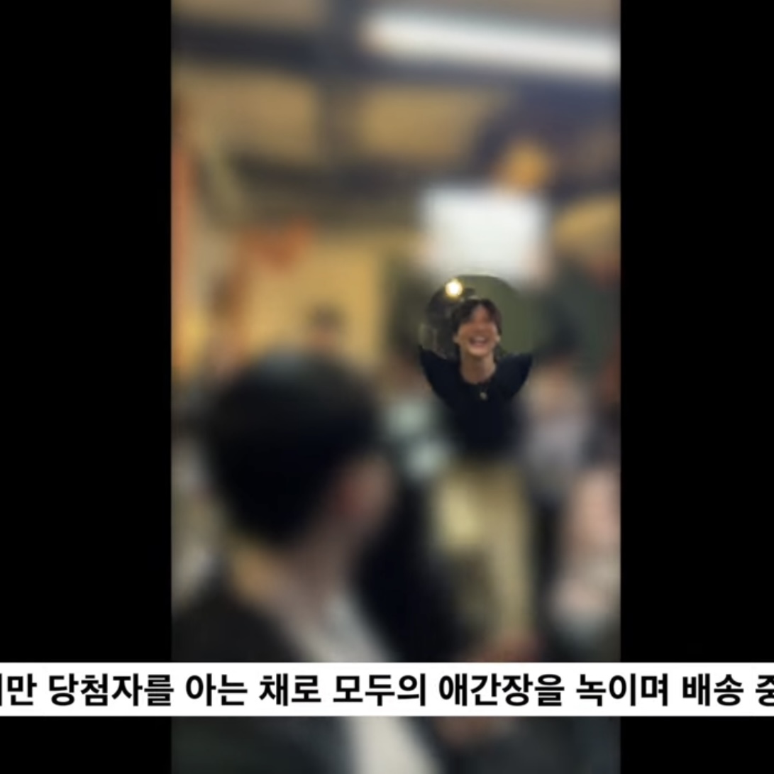 아 초등학교 졸업사진이 떠다니는 느낌이야