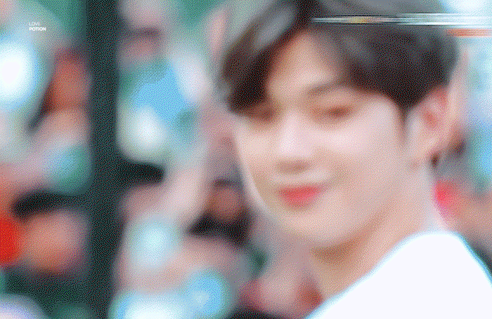 UYEAPF.gif