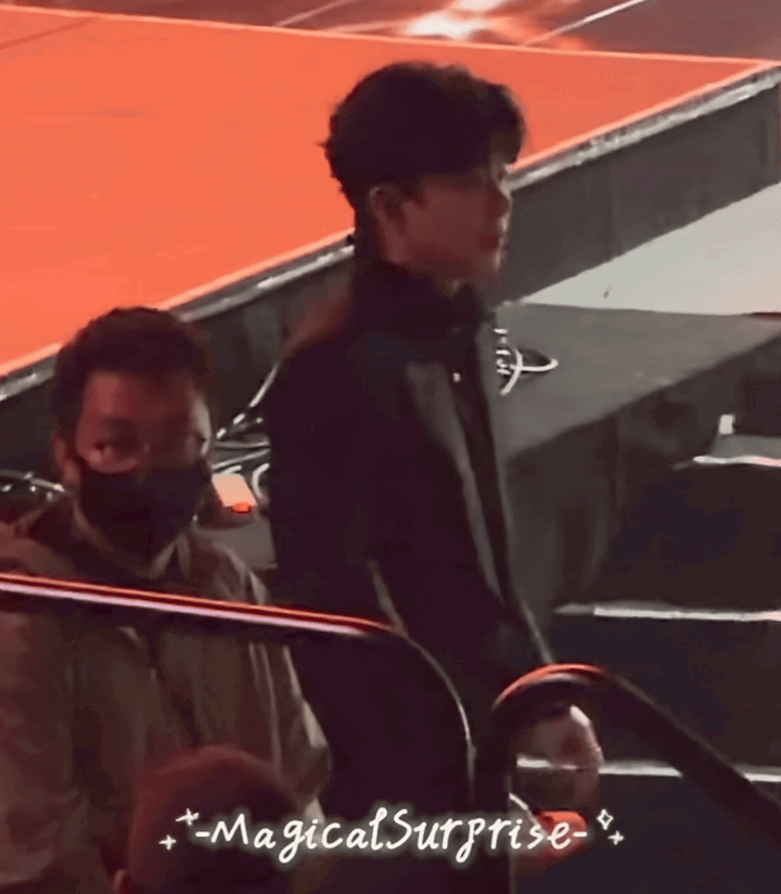 UajowH.gif