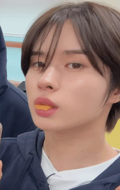 Uewocx.gif