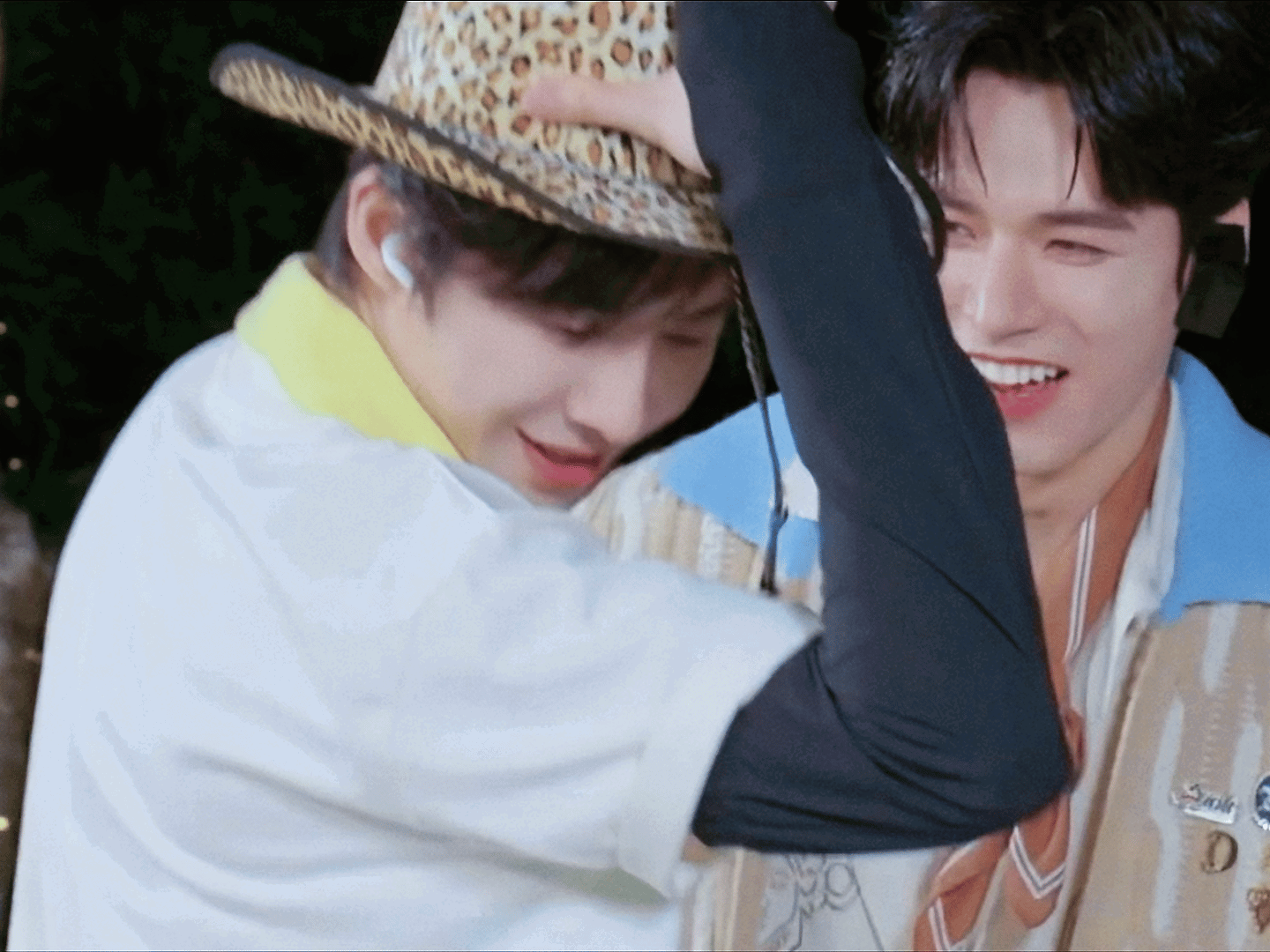 UiMHvL.gif